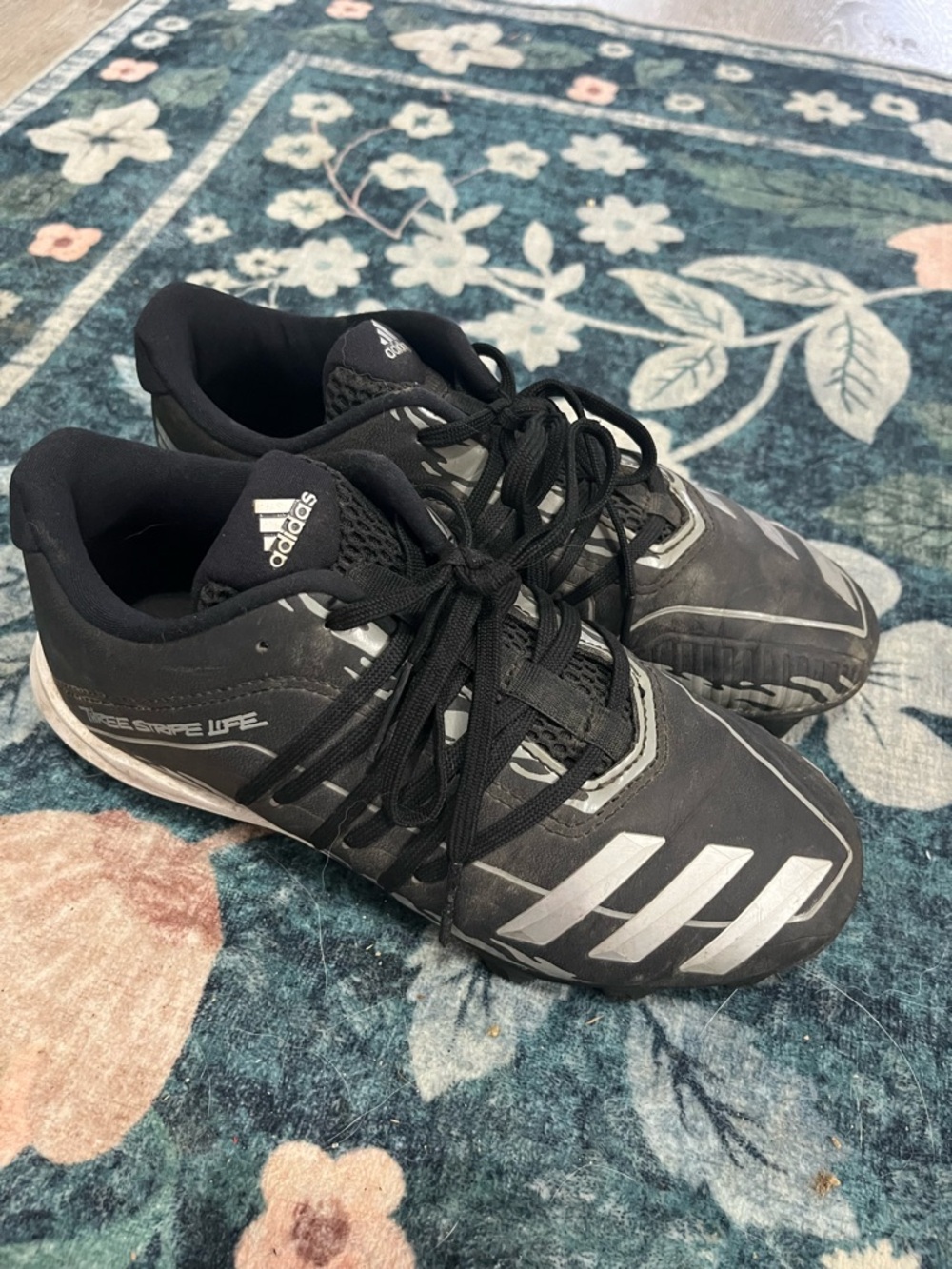 Adidas Black baseball football softball shoes Cleats youth 4 boys or girls